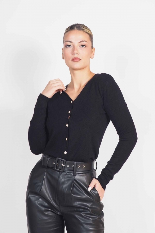 Soft knit cardigan with pearl button