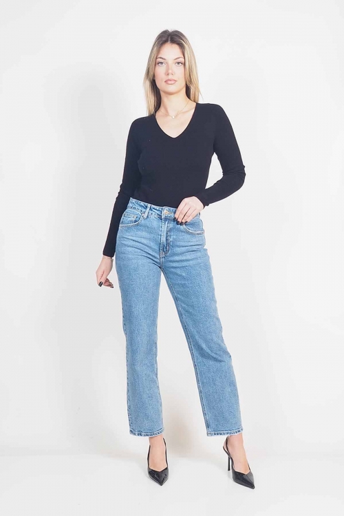 Soft knit v cut top Lyra