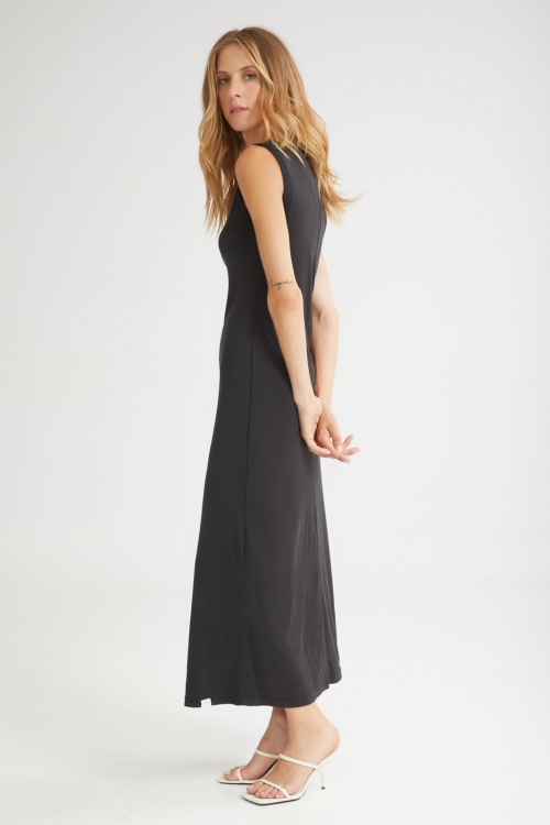 The Creamy Sleevless Dress