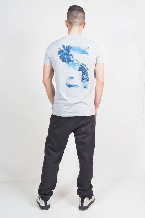 MEN'S T-SHIRT WITH PRINT ON THE BACK